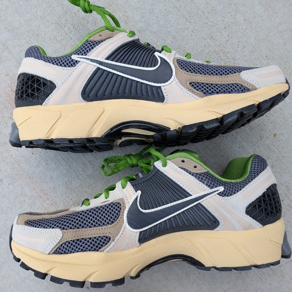 DS Nike Air Vomero 5 Pale Ivory Chlorophyll Running shoes